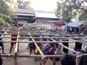 Video: Thú vị với trò chơi nhảy sạp... bằng đầu