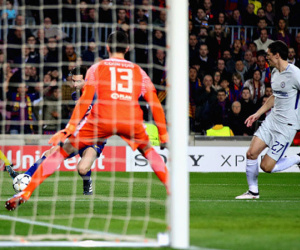Bị Messi 'xỏ háng' hai lần, Courtois thành trò cười của dân mạng