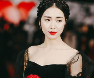 Giữa ồn ào lộ danh tính người yêu, Hòa Minzy lên tiếng: 'Không phải giàu nghèo xấu đẹp mà là hạnh phúc'