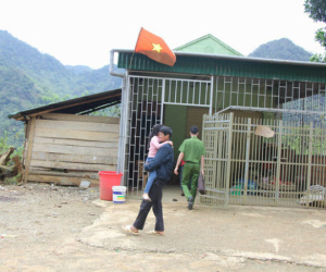 Số phận đáng thương của bé gái 6 tuổi bị gã hàng xóm đáng tuổi ông dâm ô khi đi dự liên hoan cùng bà ngoại