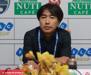HLV Miura nói gì trong lần đầu ra mắt V.League?