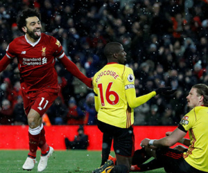 Salah ghi bốn bàn, Liverpool 'thổi lửa vào gáy' Man Utd