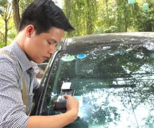 Chủ xe nêu nhiều lo ngại khi dán thẻ thu phí không dừng