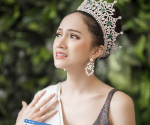 Hoa hậu Hương Giang 'sởn da gà' đọc thư fan: Nhờ chị mà gia đình chấp nhận giới tính thật của em