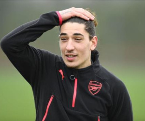 Arsenal ra giá bán Bellerin cho MU