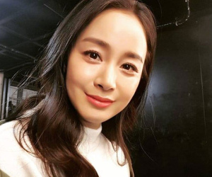 Kim Tae Hee lần đầu khoe ảnh cận mặt, gửi tâm thư cho fan hâm mộ sau khi sinh con gái
