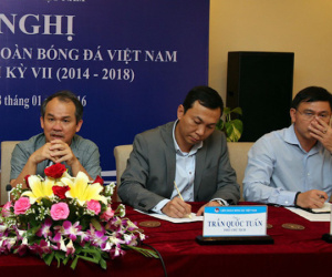 Ông Trần Anh Tú phản hồi bầu Đức: Xin đừng 'từ bỏ' bóng đá