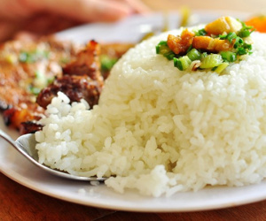 Dân mạng hả hê khi thấy cô gái 'ăn gì cũng được' bị bạn trai đá vì không ăn được tinh bột
