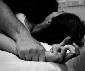 Đột nhập nhà chú, khống chế hiếp dâm thím