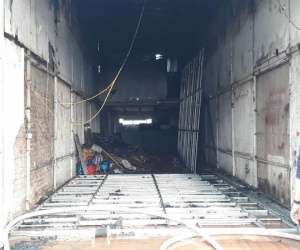 Hà Nội: Cháy lớn do chập điện, cả khu phố náo loạn phá cửa cuốn cứu người mắc kẹt