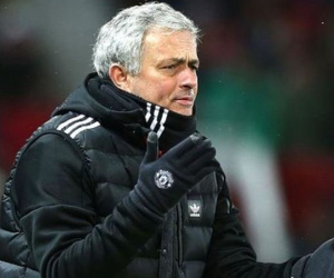 HLV Mourinho lại phát biểu như thách thức CĐV M.U