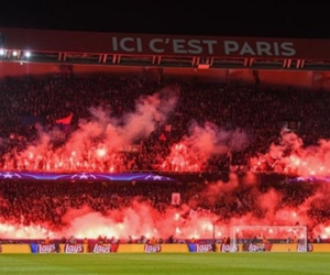 PSG bị phạt đóng cửa một phần sân vận động