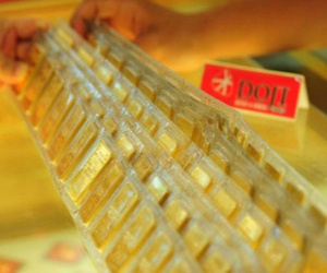 Giá vàng hôm nay 24/3: Căng thẳng lên cao, vàng giữ giá đắt