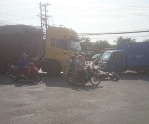 5 xe va chạm giữa ngã ba, 5 người trọng thương