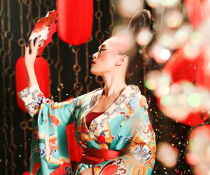 Để vạt phải đè lên vạt trái, Mỹ Tâm bị cho là mặc kimono theo kiểu của người đã khuất trong MV mới