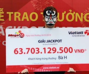 Nữ nhân viên văn phòng tay run run nhận jackpot 64 tỉ của Vietlott