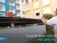 Video: Cư dân Carina 'chế' ròng rọc chuyển đồ từ trên cao xuống