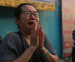 Vụ cháy chung cư Carina khiến 13 người chết: 'Thăm nhà lần cuối đi con ơi'