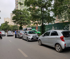 Tài xế Uber: Người tính bán xe bỏ nghề, người chờ Grab tăng giá cước