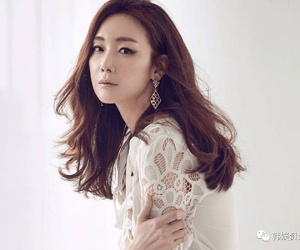 Đại mỹ nhân Choi Ji Woo kết hôn vào chiều nay, thông tin về vị hôn phu khiến fan bất ngờ
