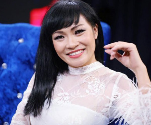 Phương Thanh gặp rắc rối khi chụp ảnh chung với người hâm mộ đang bị bắt cóc