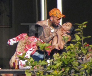 Sau scandal đánh đập Rihanna, Chris Brown lại gây sốc với cảnh bóp cổ phụ nữ