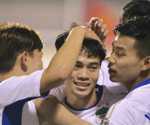 HAGL thắng trận đầu tiên ở V-League 2018
