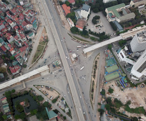 Cảnh quan mới lạ hai bên tuyến metro đầu tiên của Hà Nội