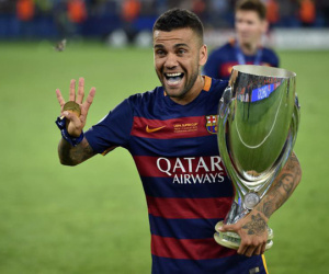 Cựu sao Barca trở thành cầu thủ thành công nhất lịch sử túc cầu