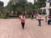 Màn nhảy dây lập kỷ lục 3 phút 500 phát đều như máy khâu của các em học sinh tiểu học