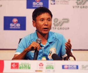 Trọng tài tiếp tục là chủ đề gây tranh cãi tại vòng 4 V-League