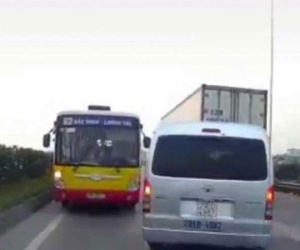 Tước bằng lái tài xế xe buýt đi ngược chiều trên QL