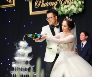 Đám cưới ‘ngọt như mía lùi’ của MC Chúng tôi là chiến sĩ và bà xã kém 5 tuổi