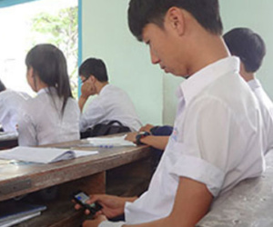 Hà Nội sẽ quy định về sử dụng Facebook, điện thoại trong giờ học