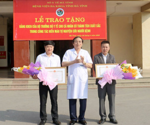 Hai người đàn ông vượt 200 km hiến máu cứu bệnh nhân được tặng bằng khen