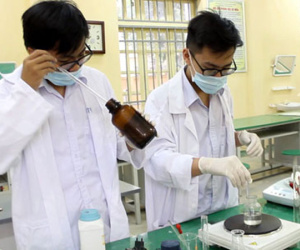 Học sinh lớp 10 chế tạo đầu dò nano chữa ung thư