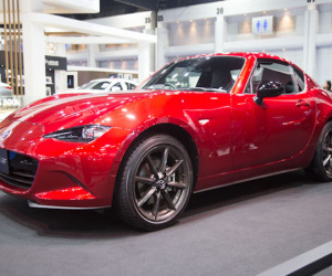 Ngắm chi tiết chiếc Mazda MX-5 RF mui trần giá 2,1 tỷ đồng