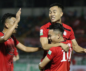 Thầy trò Miura đối diện án phạt nặng sau vòng 4 V-League