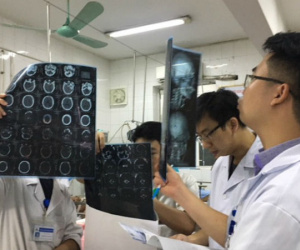 Uống an cung ngừa đột quỵ, một bệnh nhân xuất huyết toàn thân