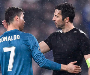 Buffon nói gì khi tiếp tục bị Ronaldo 'gieo rắc ác mộng'?