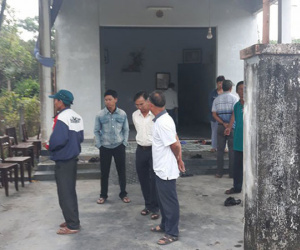 Gọi dậy đi làm, tá hỏa thấy chồng đã chết