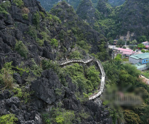 Khoan cắt bê-tông tháo dỡ 'Vạn lý trường thành' ở Tràng An