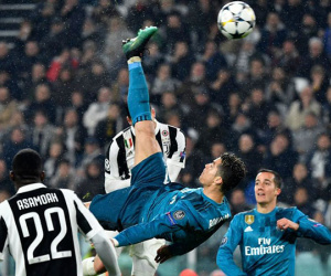 Ronaldo lập siêu phẩm, Real đặt một chân vào bán kết