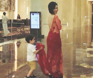 Sau 3 năm úp mở, 'Bé Gấu' - con trai Thu Minh lần đầu lộ diện rõ mặt, lớn phổng phao khi đi diễn cùng mẹ