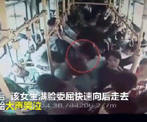 Video: Sờ soạng nữ sinh trên xe buýt, 'yêu râu xanh' bị đưa thẳng đến đồn cảnh sát