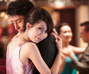 Chết lặng vì phát hiện chồng ngoại tình ở phòng tập gym