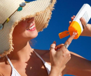 Nhiều người không bao giờ thiếu kem chống nắng, nhưng chưa chắc đã biết những điều sau!