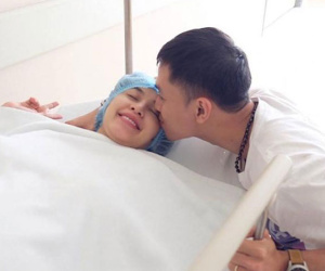 Ông xã Tú Vi chăm vợ đẻ, Hồ Ngọc Hà tấm tắc: 'Đúng là mẫu ông chồng rồi'
