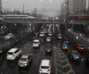 Sau 30 năm, Bắc Kinh lại đón tuyết rơi vào tháng 4