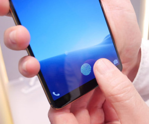 Smartphone vân tay dưới màn hình đầu tiên về VN